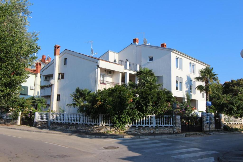 Rooms And Apartments Sally Rovinj Eksteriør billede